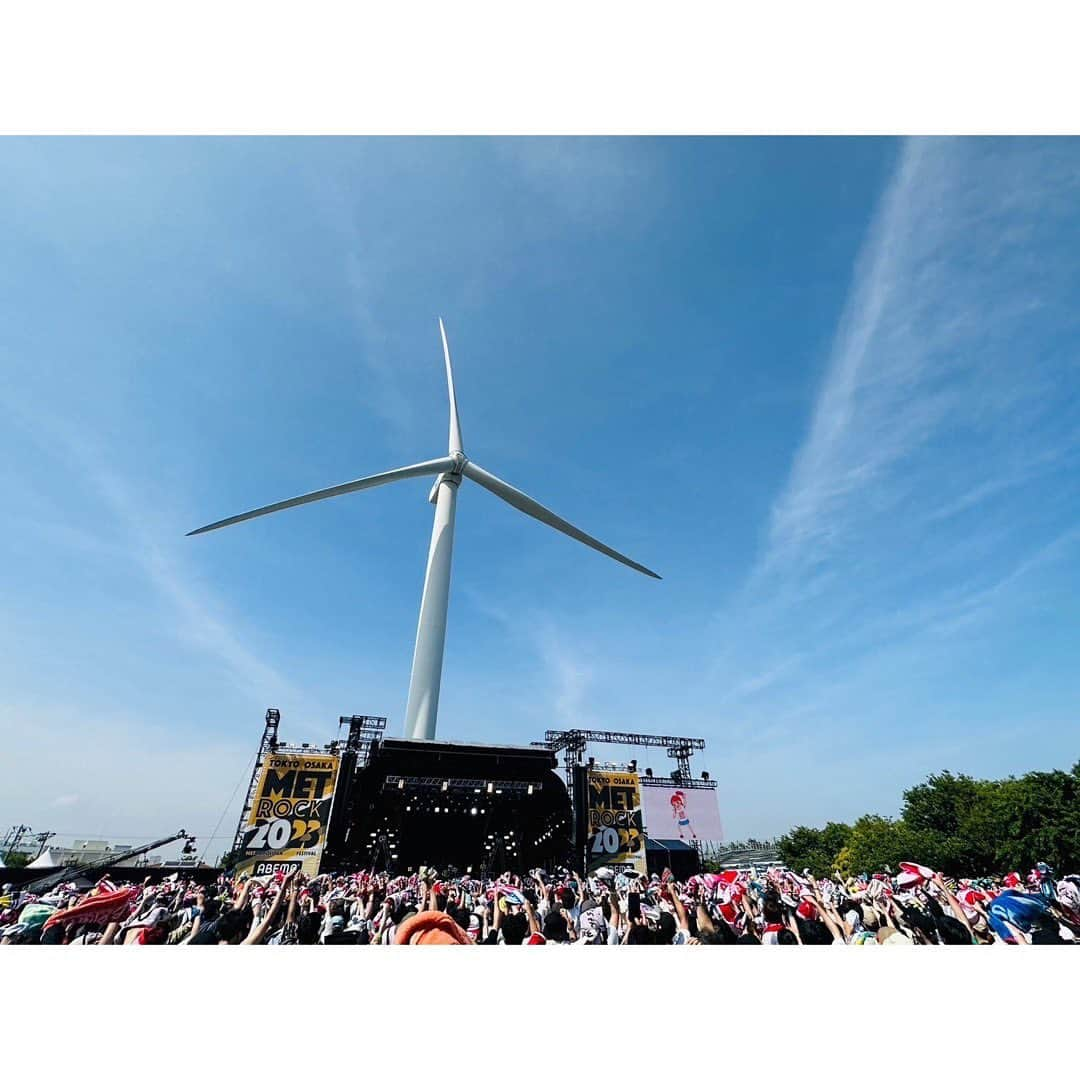 SHISHAMOさんのインスタグラム写真 - (SHISHAMOInstagram)「🌬🌟TOKYO METROCK 2023🌟🌬  2023年5月21日(日) 「TOKYO METROPOLITAN ROCK FESTIVAL 2023」 @新木場若洲公園  本日は素晴らしい天気に恵まれたメトロック東京でした☀️  お越しくださった皆様、 ABEMAの生中継で観てくださった皆様、 ありがとうございました🐟!!!  photo by 岸田哲平  #shishamo #メトロック」5月21日 21時05分 - shishamo_official