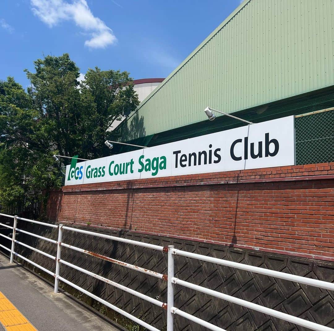 浅越しのぶのインスタグラム：「グラスコート佐賀テニスクラブに来ました〜。何年振りだろう、芝のコートでテニスするのは😊 #グラスコート佐賀 #grasscourtsaga #テニス」