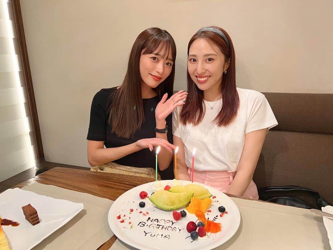 近藤千尋のインスタグラム：「土日は更新が減ってしまうなぁ💓🥲笑 小学校🏫見に行ったり、 習い事いったり、 親友のお誕生日のお祝いしたり お友達のパーティーいったり エステ行ったり ご飯作って家事してた土日です🫶🏻💗笑 子供達もペイントしてもらって 嬉しそうでした😍💗  そして親友のお誕生日も 喜んでもらえてよかったぁ😘🤍🎂 おめでとうね🩷🩷  特別な日に付けたいピアスは @louisvuitton 🙇‍♀️💕 片方だけってゆうのが可愛い。🤍  明日からまた1週間！！ 頑張りましょう🫡💕」