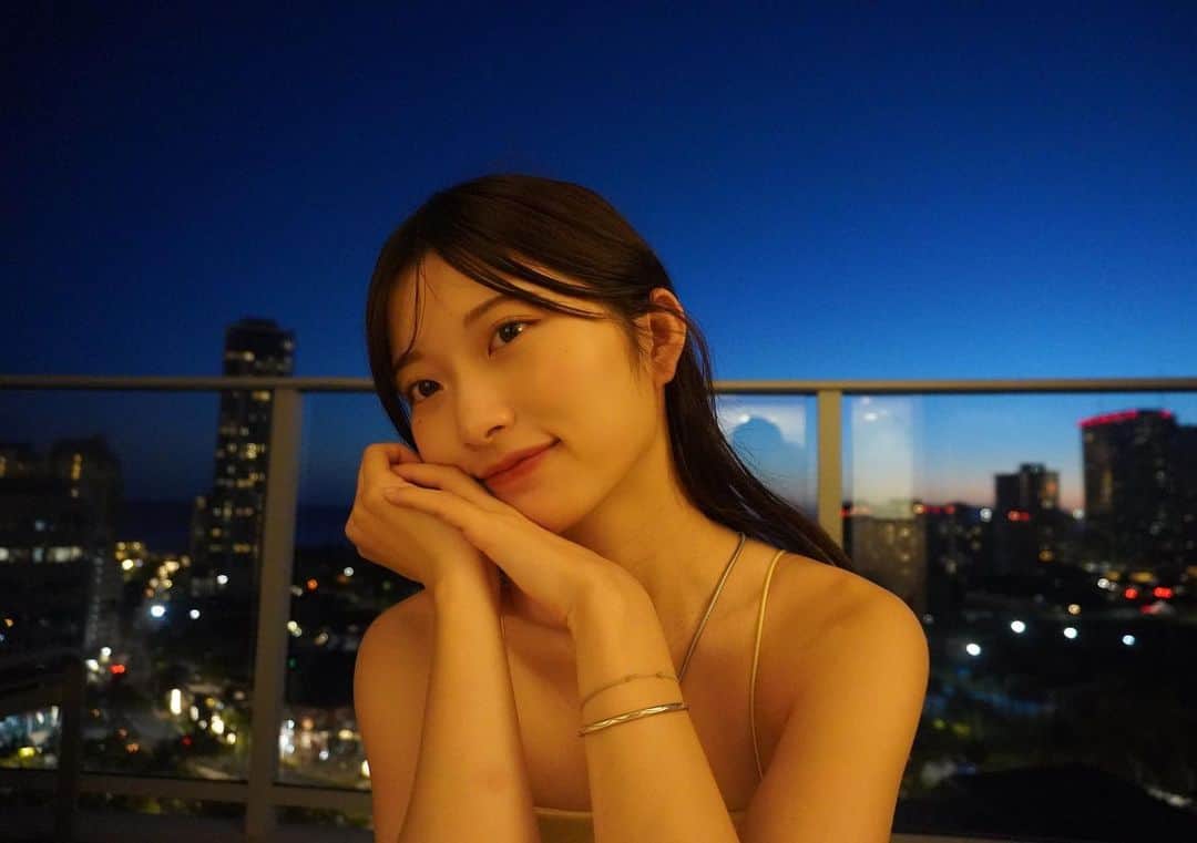 りこのインスタグラム：「Hawaii <333 ハワイの夕方から夜の時間がだいすき♥_♥  たっちゃんがデジカメでいっぱい撮ってくれた〜 久しぶりにデジカメ使ったけどやっぱいいね😚」