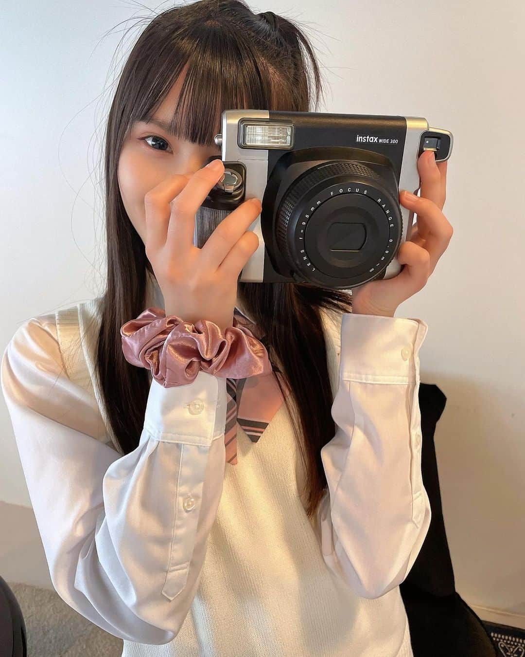 工藤咲姫のインスタグラム：「BIGカメラ〜！！📷💥  撮って欲しい人〜🙋🏻‍♀️♡   #息抜きタイム #チョコレートケーキ  #ミルクティー  #カメラ女子  #被写体  #jk  #工藤咲姫」