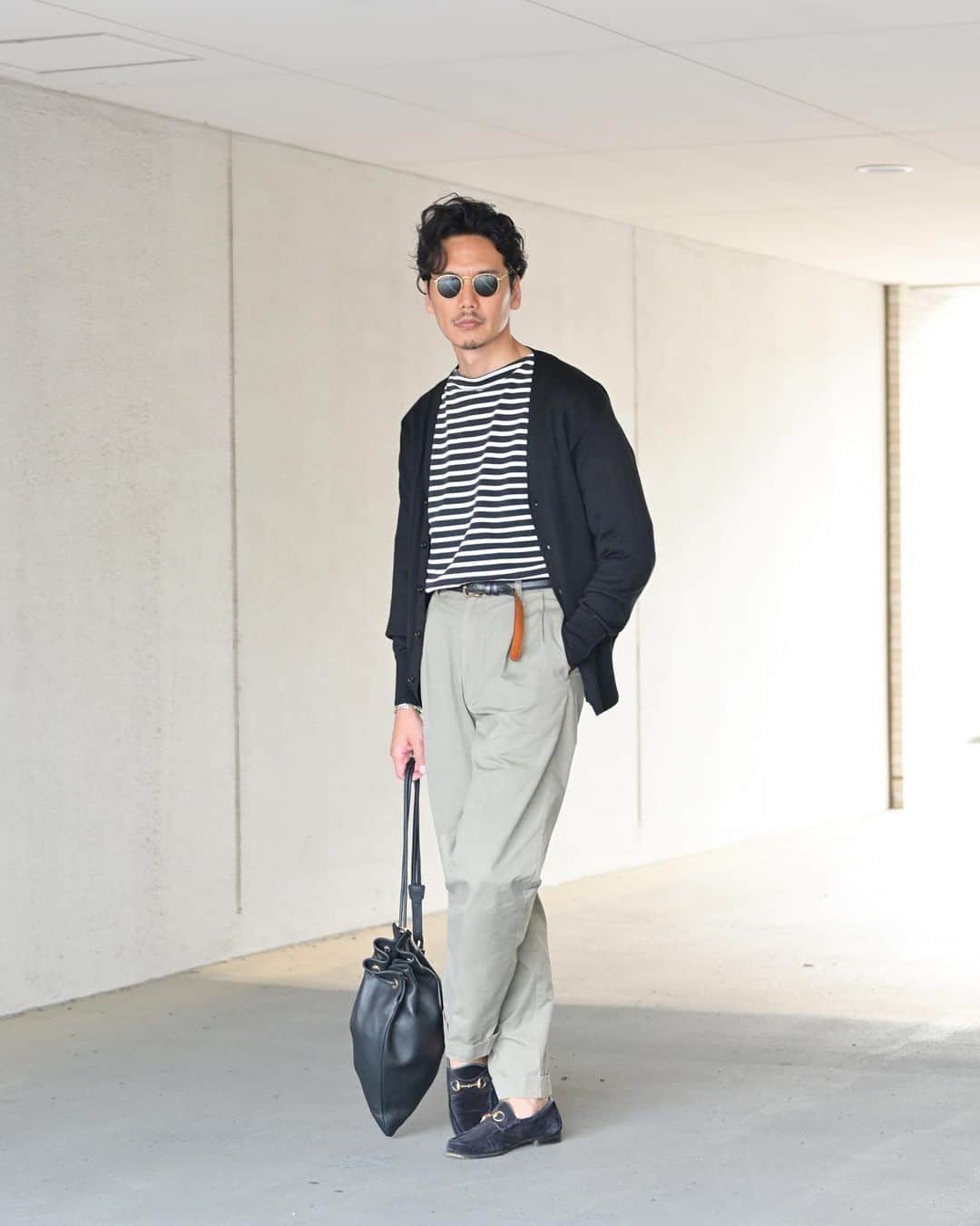 Shuhei Nishiguchiのインスタグラム：「"The Simplicty"◀︎◀︎◀︎6pics ほんとにただのお散歩スタイル。  【ITEM】 Cardigan： Rencontrant Breton shirt： @saintjames  Trousers： @poloralphlauren 90's Belt： @coach 90's Shoes： @gucci 90's Watch： @cartier 80's Bag： @s.mano_italy  Sunglasses： @rayban 80's  #mensstreetstyle #mensclothing #vintagefashion #vintagewatch #mensweardaily #spezzatura #outfitmen」
