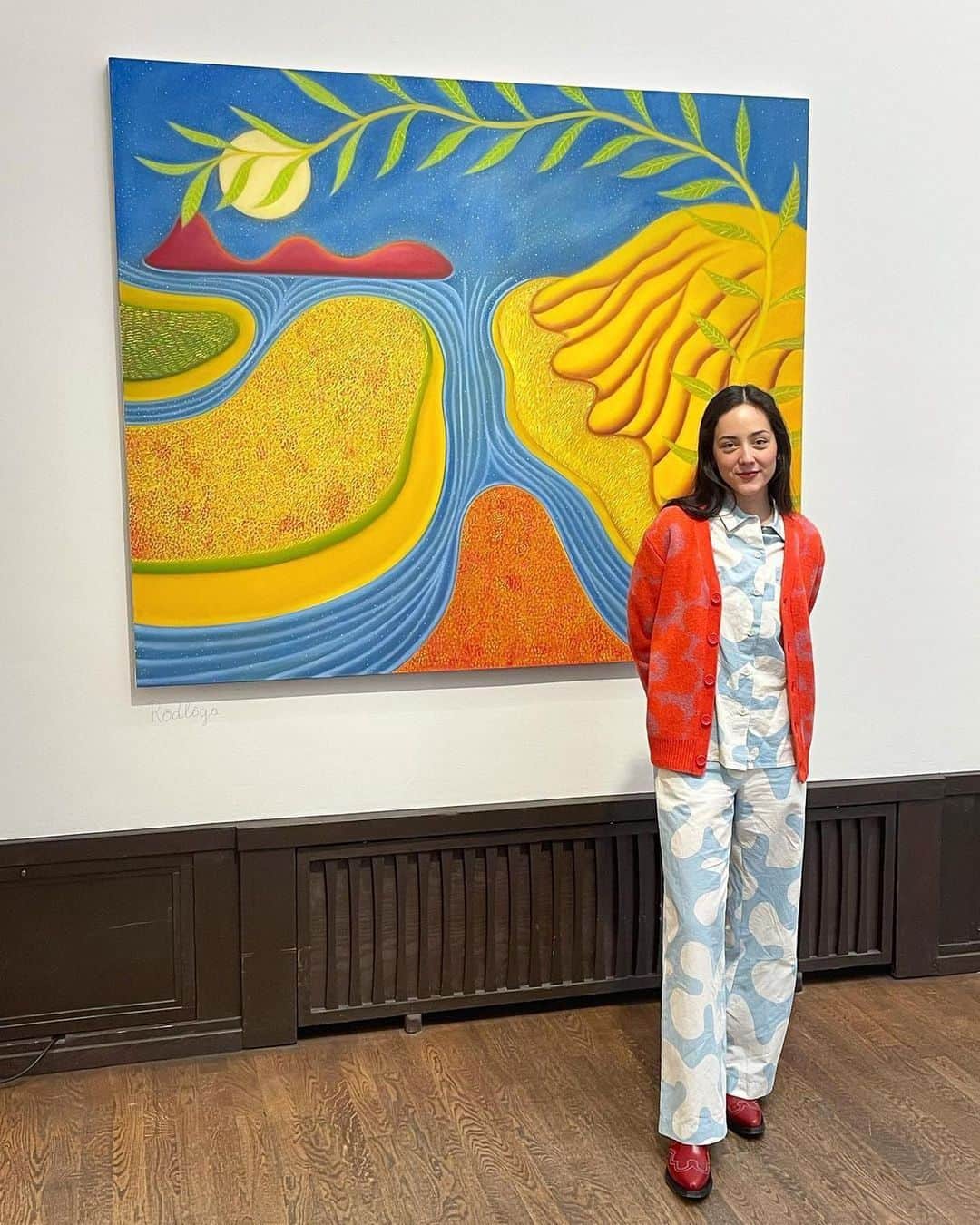 マリメッコのインスタグラム：「Artist @camillamengstrom wearing a head-to-toe Marimekko SS23 look for her showcase at Market Art Fair 🥰 #marimekko」