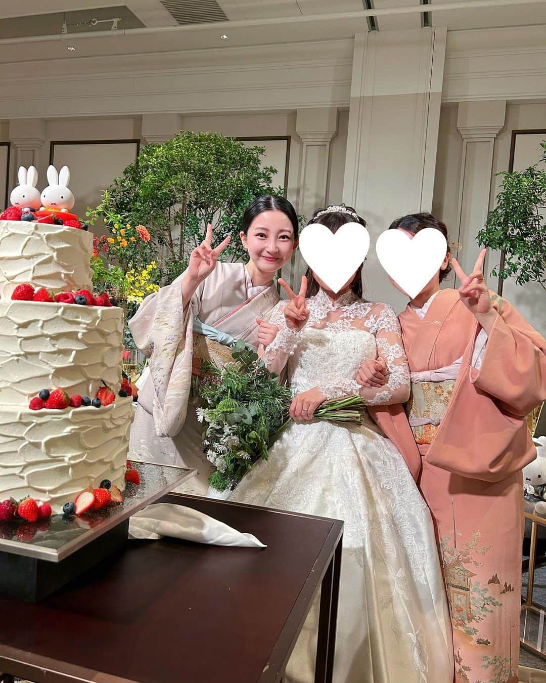 梅村奈央さんのインスタグラム写真 - (梅村奈央Instagram)「親友の結婚式へ行ってきました🩷 親友の式には着物で行くって決めていたのです😌 親友が大好きなミッフィーで溢れたすごくかわいい式場で、ハートフルであったかい式でした☺️ サンクスバイトも初体験できて、コスメブーケトスも受け取れて、幸せ満点でした🥰 ヘアはシンプルな #水引き スタイルにしました◎ ・ #水引きアレンジ #結婚式お呼ばれヘア #訪問着 #訪問着ヘア #訪問着コーデ #参列ヘア」5月21日 21時34分 - umemuranao