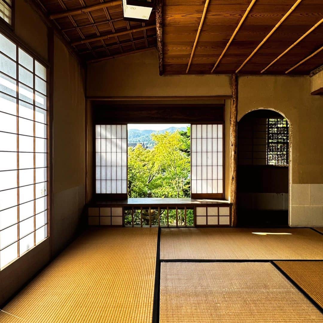 横井佑弥さんのインスタグラム写真 - (横井佑弥Instagram)「先日行った京都でみた80年前の邸宅建築  素材を活かした職人の技術とこだわりが随所にみられるとても美しい場所だった！  #京都 #kyotojapan #旧邸御室 刺激がいっぱいすぎた一泊二日 大好き京都」5月21日 21時30分 - yuya_yokoi