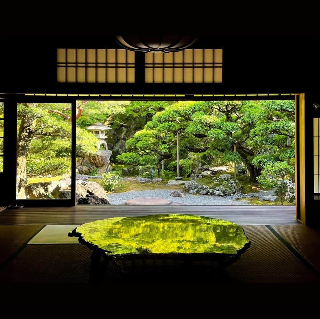 横井佑弥のインスタグラム：「先日行った京都でみた80年前の邸宅建築  素材を活かした職人の技術とこだわりが随所にみられるとても美しい場所だった！  #京都 #kyotojapan #旧邸御室 刺激がいっぱいすぎた一泊二日 大好き京都」