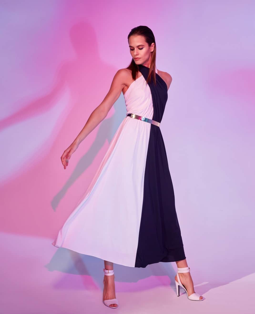 ホルストンのインスタグラム：「The perfect summer dress has arrived.⁠ ⁠ Our 2-toned Sondra dress is here just in time for the season, with a fresh new color combo that's sure to make you stand out from the crowd. Pre-order yours now!⁠ ⁠ ⁠ ⁠ #vintagefashion #vintagestyle #style #halston ⁠ #fashiontrends #ootdfashion #glamour #fashioninspo⁠ #chic #fashion #womensfashion」