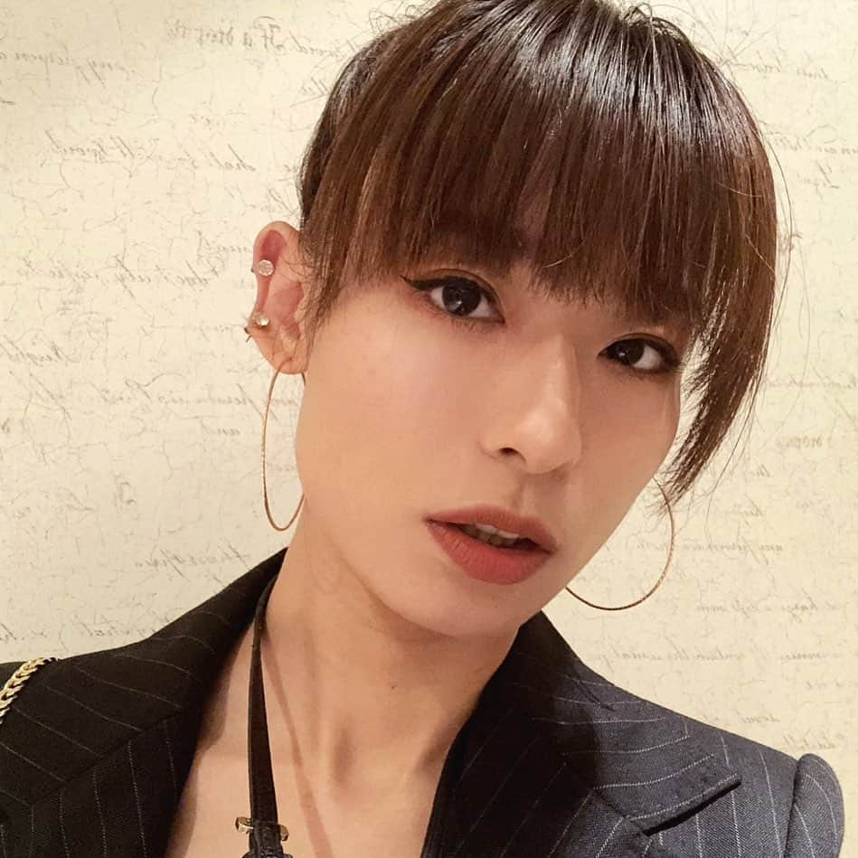 西山由のインスタグラム：「06.04.2023 Avant une heure」