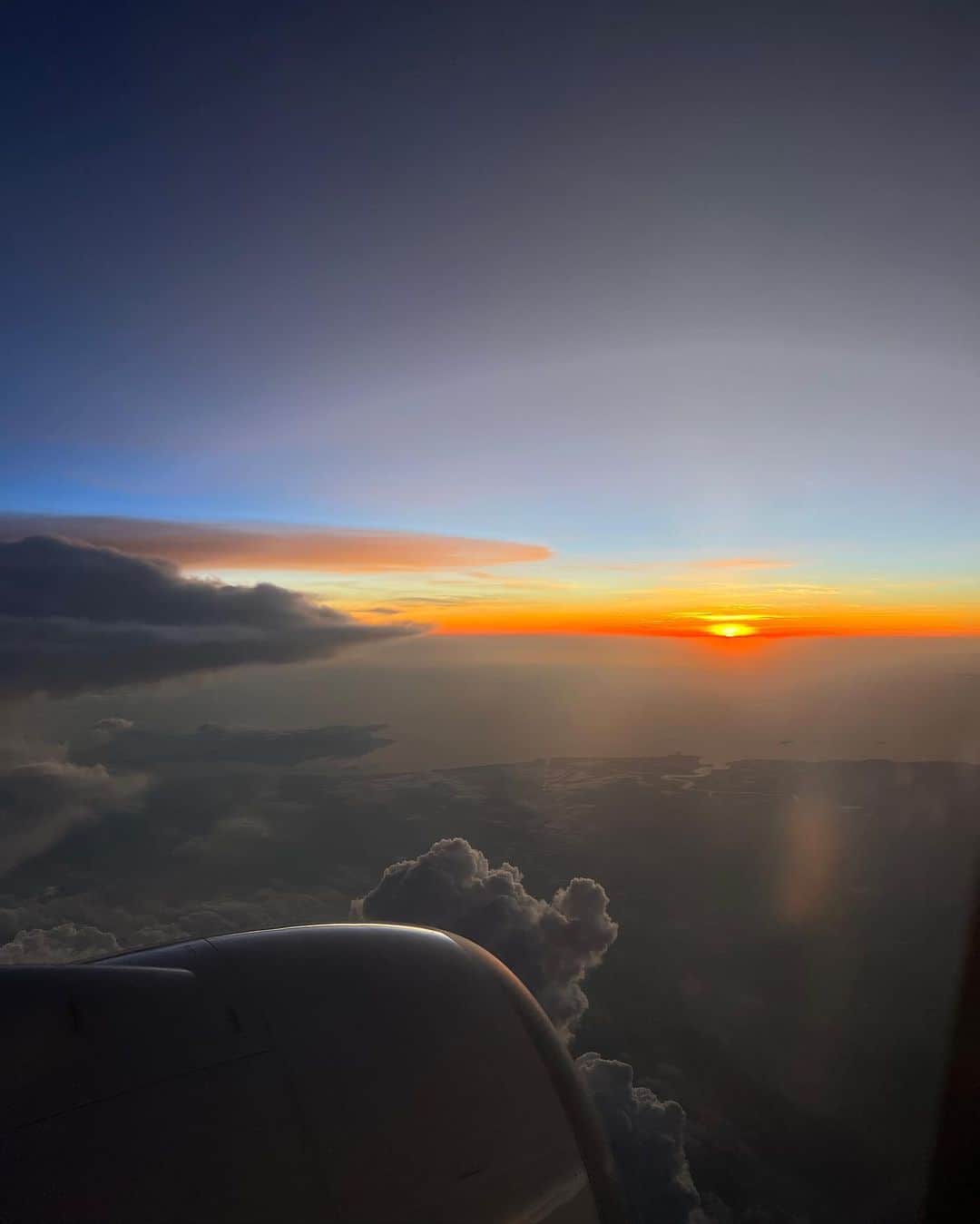 Miwakoさんのインスタグラム写真 - (MiwakoInstagram)「✈ KIX⇌HKT 飛行機ってやっぱ大好き♡ 普段見れない雲の上の世界 ずーっと見ていられる😍 #trips  #空の上」5月21日 21時38分 - miwamam888