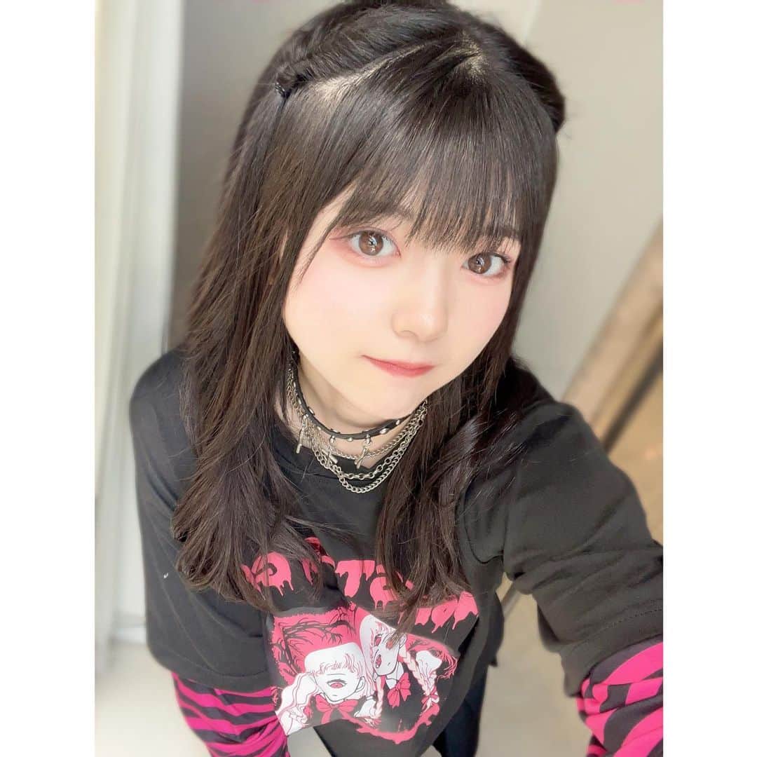 坂下真心のインスタグラム：「🖤🎀⛓️」