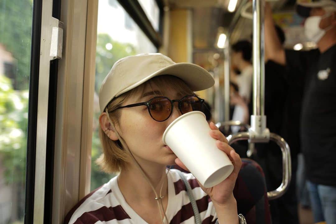 おのののかのインスタグラム：「🚃 世田谷線はじめて乗った☀️  @clane_official × @kijimatakayuki_official  のキャップきゃわ🫨🩶  サングラスは安定の @resee.official 🕶️🩶」