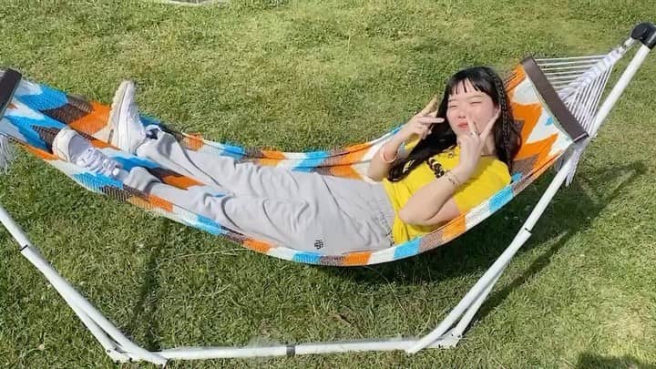 宮崎朝子のインスタグラム：「メトロック東京ありがとう☀️  撮影者:吉川 乱入者:松岡」