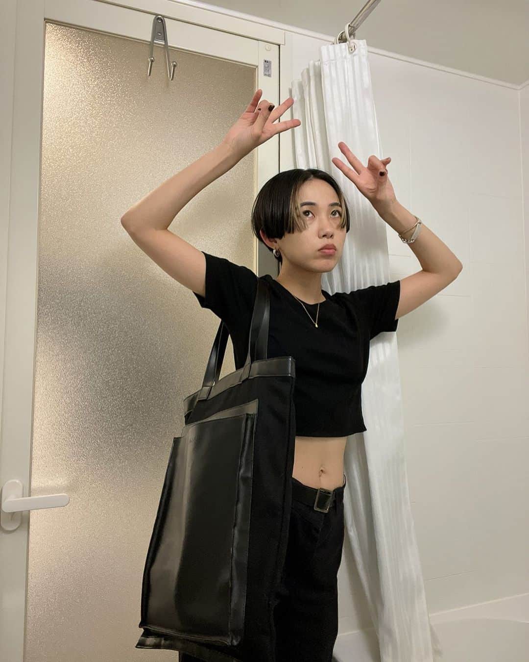 yurinasiaのインスタグラム：「@un3d_official 👜 新しいお供のバッグはコレです。 一泊二日もできたよ iPadも服も入る。ポケットの数も好き。」