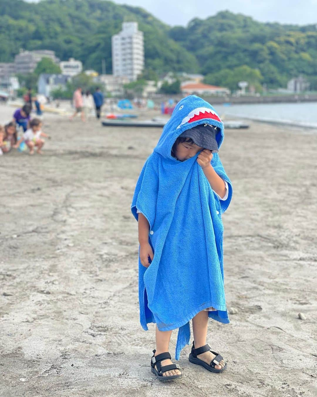 柏木作夢さんのインスタグラム写真 - (柏木作夢Instagram)「🦈🦈🦈  #KESHIKI#景色#けしき#4歳#息子#サメ#鮫#さめ#shark#シャーク#海#息子ラブ#息子の成長#息子との時間#ootd#キッズファッション#子供服#青#お気に入り#景色と見る景色」5月21日 21時48分 - samukashiwagi