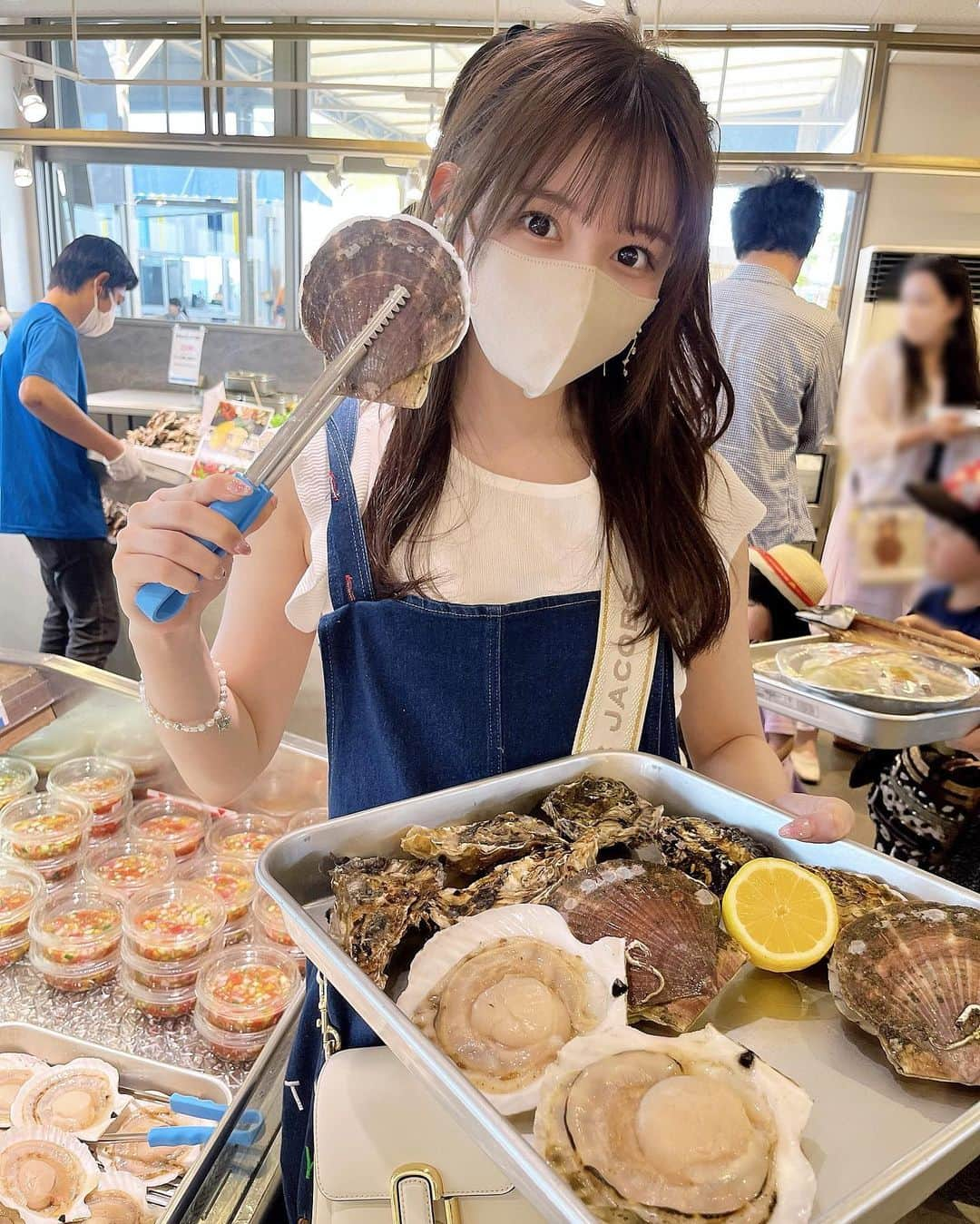 大森莉緒さんのインスタグラム写真 - (大森莉緒Instagram)「・ ・ 久しぶりに帰郷してリフレッシュ🌱  家族で浜焼きバーベキューに行ってきたよ🐟🍖🔥  海鮮だけじゃなく、お肉とか色んな食材があって天国だった、、、🥹💖笑  また必ず行きたい！！🫶🏻🫶🏻🫶🏻 ・ ・ #大森莉緒 #おーりお #おりおんず #おりおの食 #魚太郎  #浜焼き #海鮮 #バーベキュー #串焼き #知多半島 #BBQ  #food #ınstagood #instapic #good #instaphoto #패션 #코디 #오늘의코디 #오늘의패션 #전신샷 #코디스타그램 #옷」5月21日 21時55分 - rio.ohmori