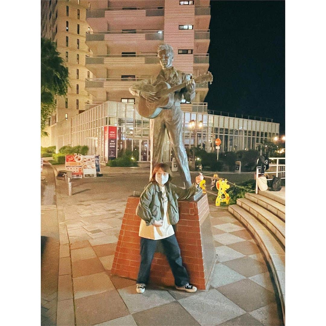 関取花のインスタグラム：「#関取独走 神戸場所🚢  神戸女子大学のCM曲として「むすめ」を書き下ろしたあの時、私の音楽人生は動き出しました。 神戸駅周辺でのワンマンは今回が初で(前回は塩屋の旧グッゲンハイム邸)、地元横浜に似た街並みにもグッときて🏠なんか、燃えました。人生初、ライブで弦切りました。有難うございました！」