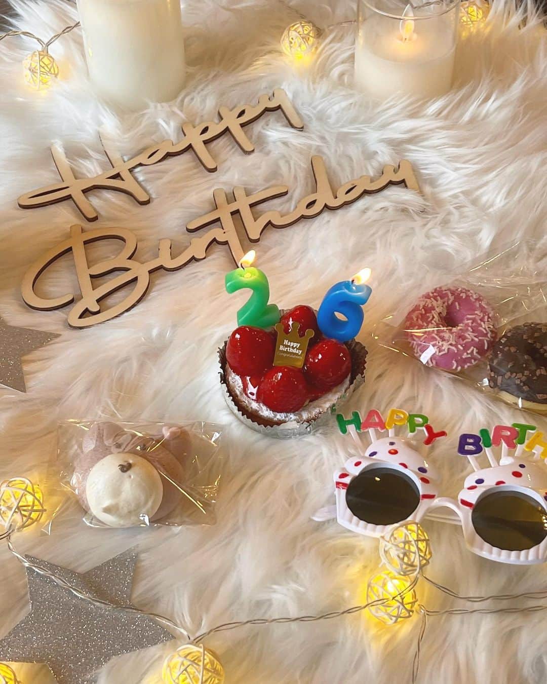 岡島彩花のインスタグラム：「・  今週お誕生日迎えたり、 いろんな友達と会えたり幸せな1週間だった☺️🎂  また明日から仕事頑張ろ！ ２６歳初の配信はボートレース多摩川さんです🚤」