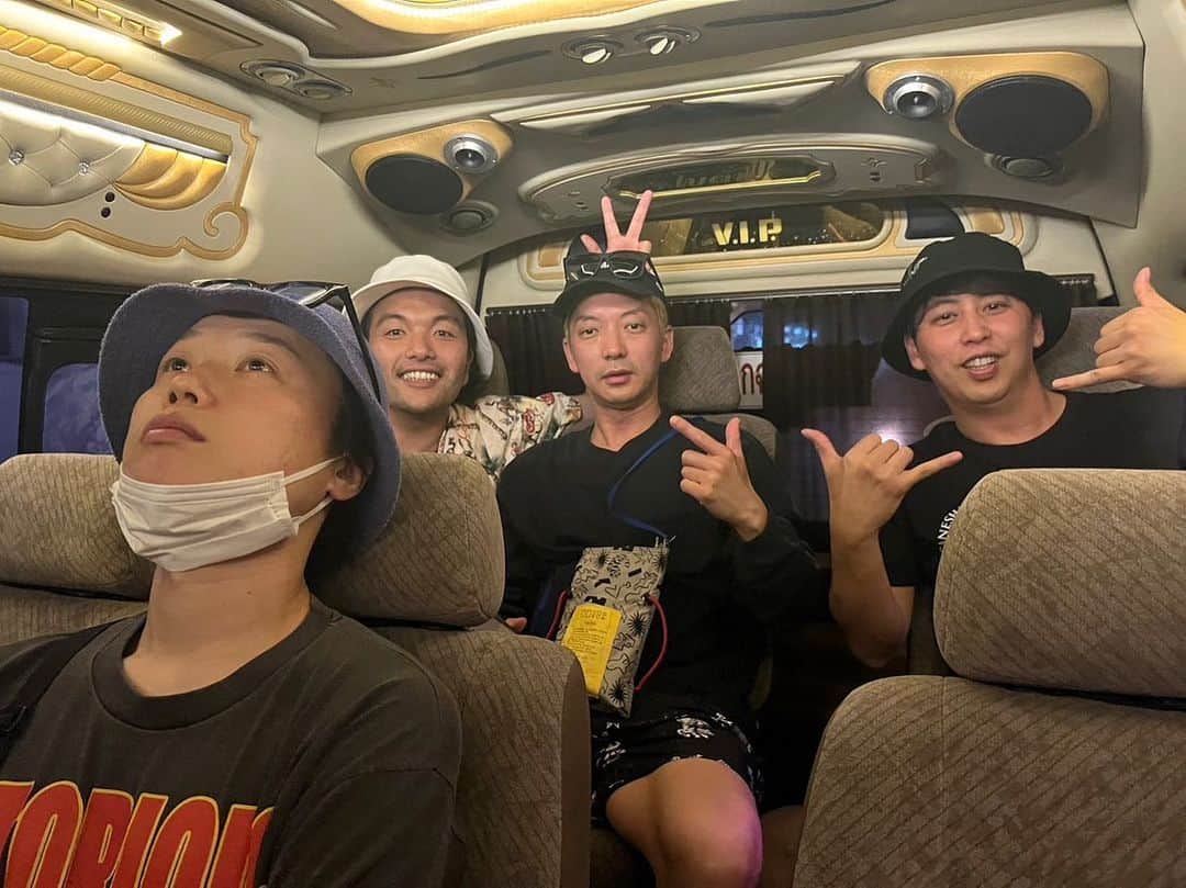 盛山晋太郎さんのインスタグラム写真 - (盛山晋太郎Instagram)「ピアスinタイ 一泊二日の行程でした！いや一泊！？ １週間は滞在したかった！ タイは微笑みの国と言われてますが、微笑みどころか爆笑の国でした！寂しい！また必ず行く！  #トゥクトゥクピアス #オンライン配信アーカイブで見れます #バンコクまで行って過去一ストイックな回でした」5月21日 22時12分 - morishimc