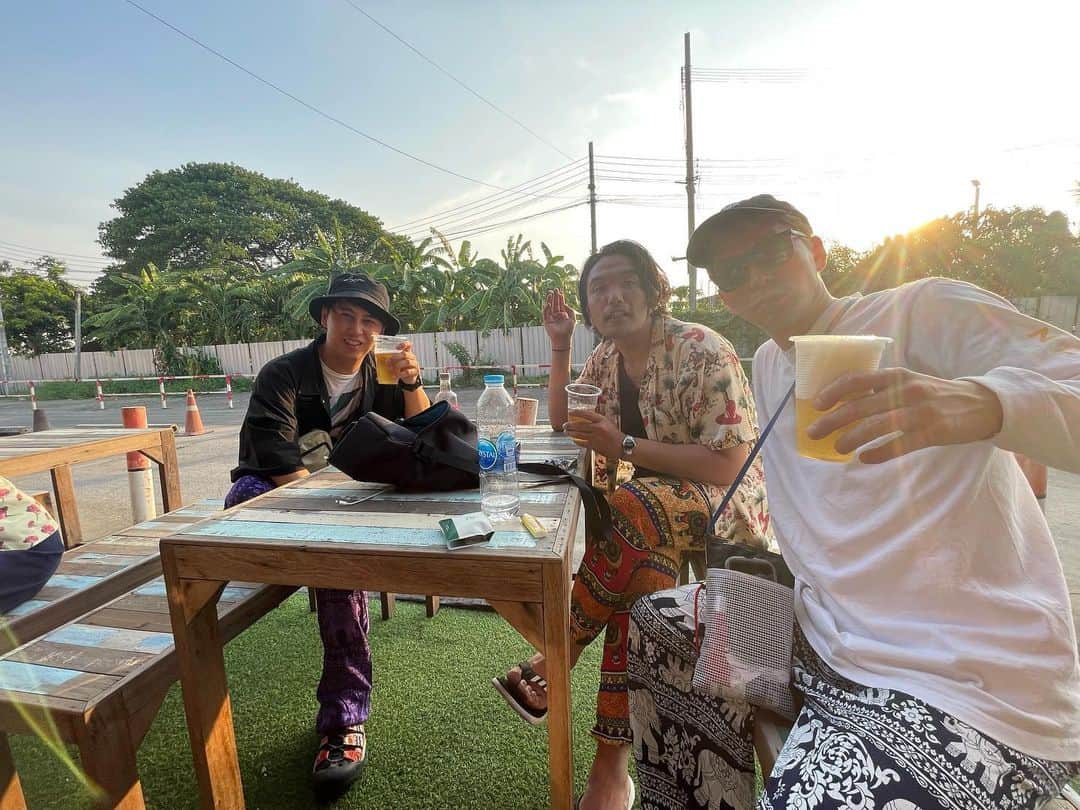 盛山晋太郎さんのインスタグラム写真 - (盛山晋太郎Instagram)「ピアスinタイ 一泊二日の行程でした！いや一泊！？ １週間は滞在したかった！ タイは微笑みの国と言われてますが、微笑みどころか爆笑の国でした！寂しい！また必ず行く！  #トゥクトゥクピアス #オンライン配信アーカイブで見れます #バンコクまで行って過去一ストイックな回でした」5月21日 22時12分 - morishimc