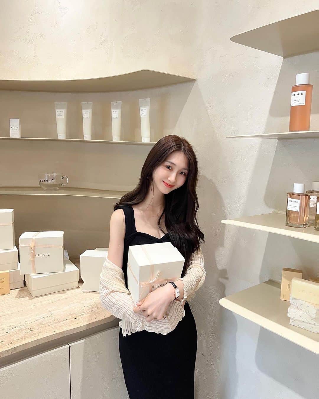 丹羽あんなさんのインスタグラム写真 - (丹羽あんなInstagram)「@beigic_official 🌷☕️🤍 Sometimes I take time to reflect on myself... 🫶🏻  瞑想で心を整理する時間を持ちながら ステキな皆様と一緒に過ごした幸せな週末. 学びの多いビューティークラスでした🤍  #beigic」5月21日 22時15分 - an2twistyle