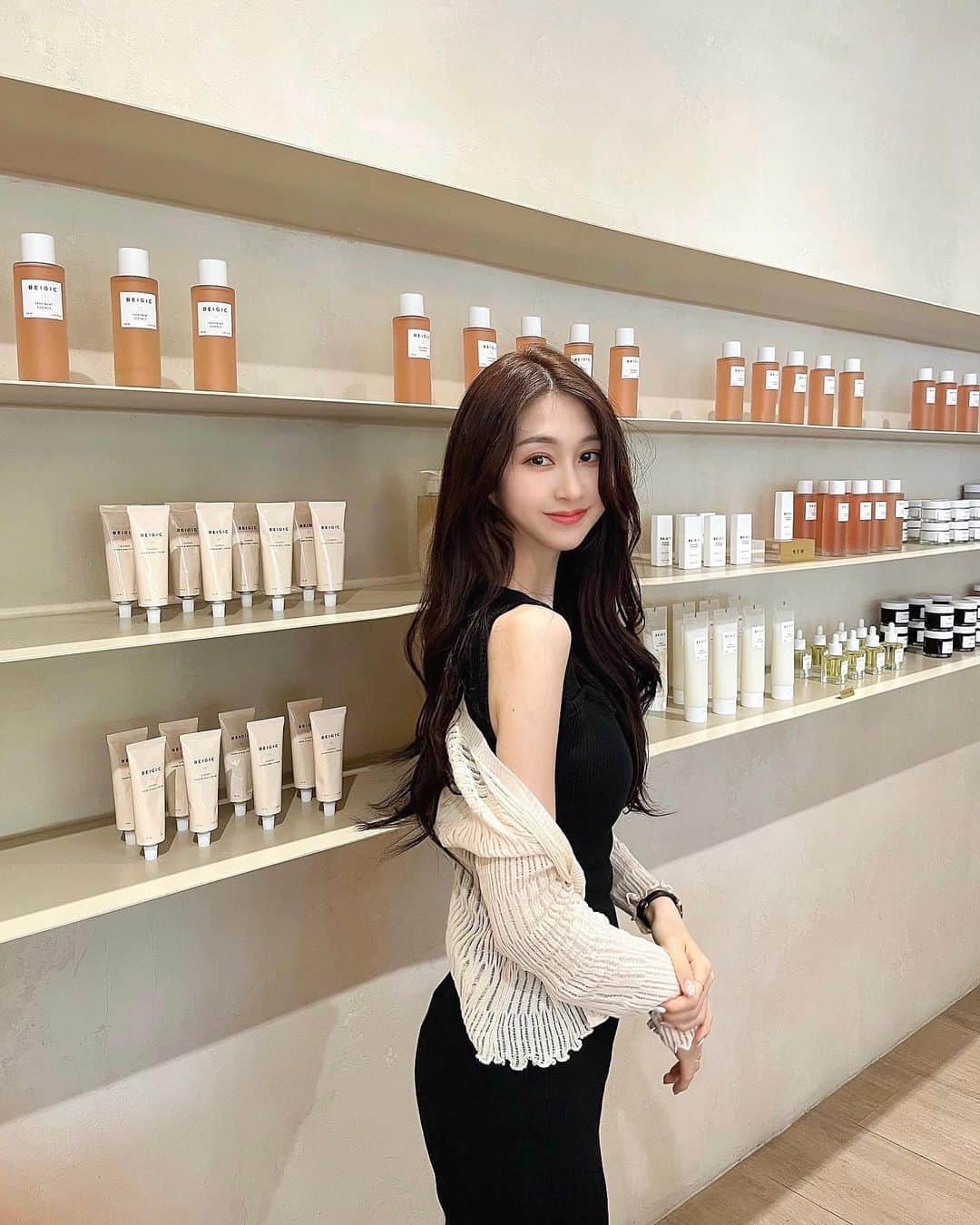 丹羽あんなさんのインスタグラム写真 - (丹羽あんなInstagram)「@beigic_official 🌷☕️🤍 Sometimes I take time to reflect on myself... 🫶🏻  瞑想で心を整理する時間を持ちながら ステキな皆様と一緒に過ごした幸せな週末. 学びの多いビューティークラスでした🤍  #beigic」5月21日 22時15分 - an2twistyle