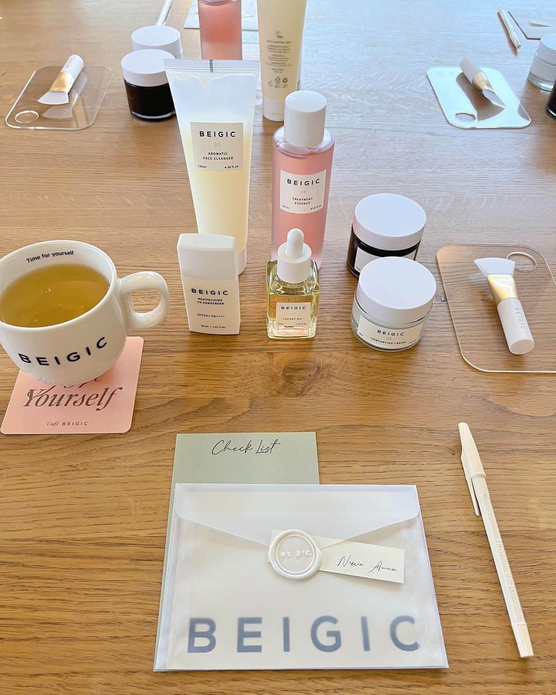 丹羽あんなさんのインスタグラム写真 - (丹羽あんなInstagram)「@beigic_official 🌷☕️🤍 Sometimes I take time to reflect on myself... 🫶🏻  瞑想で心を整理する時間を持ちながら ステキな皆様と一緒に過ごした幸せな週末. 学びの多いビューティークラスでした🤍  #beigic」5月21日 22時15分 - an2twistyle