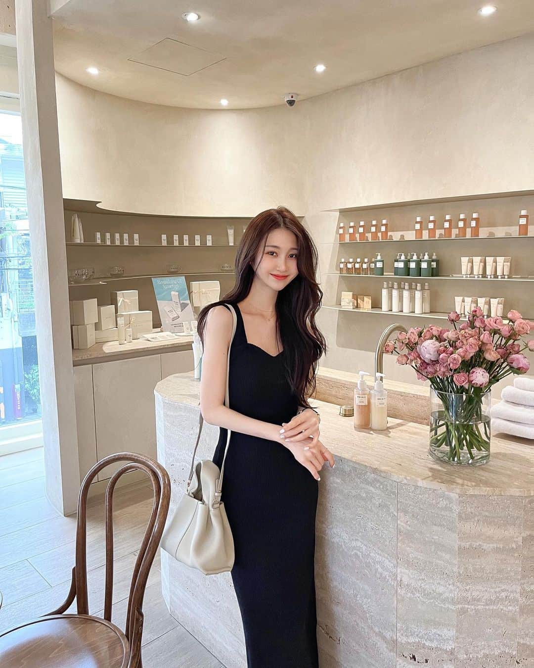 のインスタグラム：「@beigic_official 🌷☕️🤍 Sometimes I take time to reflect on myself... 🫶🏻  瞑想で心を整理する時間を持ちながら ステキな皆様と一緒に過ごした幸せな週末. 学びの多いビューティークラスでした🤍  #beigic」