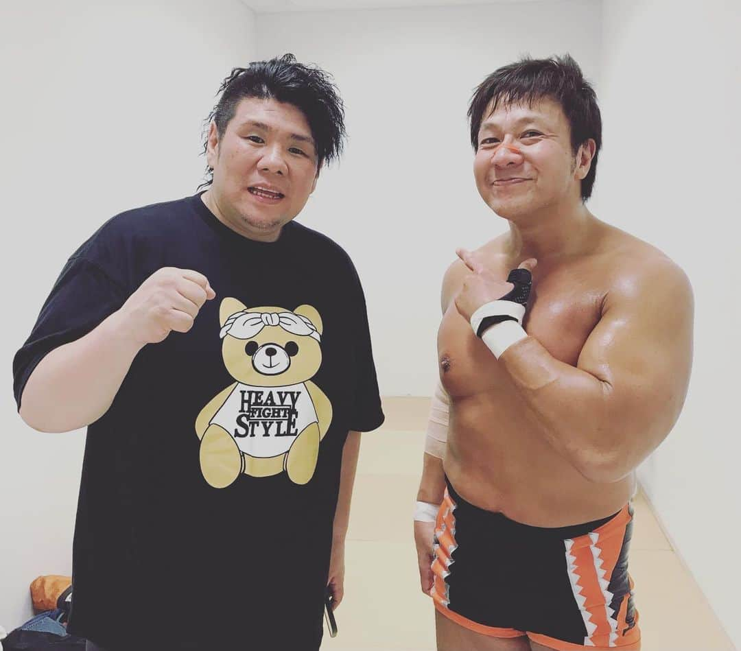 小島聡さんのインスタグラム写真 - (小島聡Instagram)「今日は、プロレスリングＡチームで、橋本友彦選手と試合してきました。  ２０年前から面識はありましたが、試合したのは初めてかな。  柔道や総合格闘技のベースがある橋本選手は凄く強かったです。  試合後はノーサイド。  ありがとうございました。  #小島聡  #橋本友彦」5月21日 22時24分 - cozy_lariat