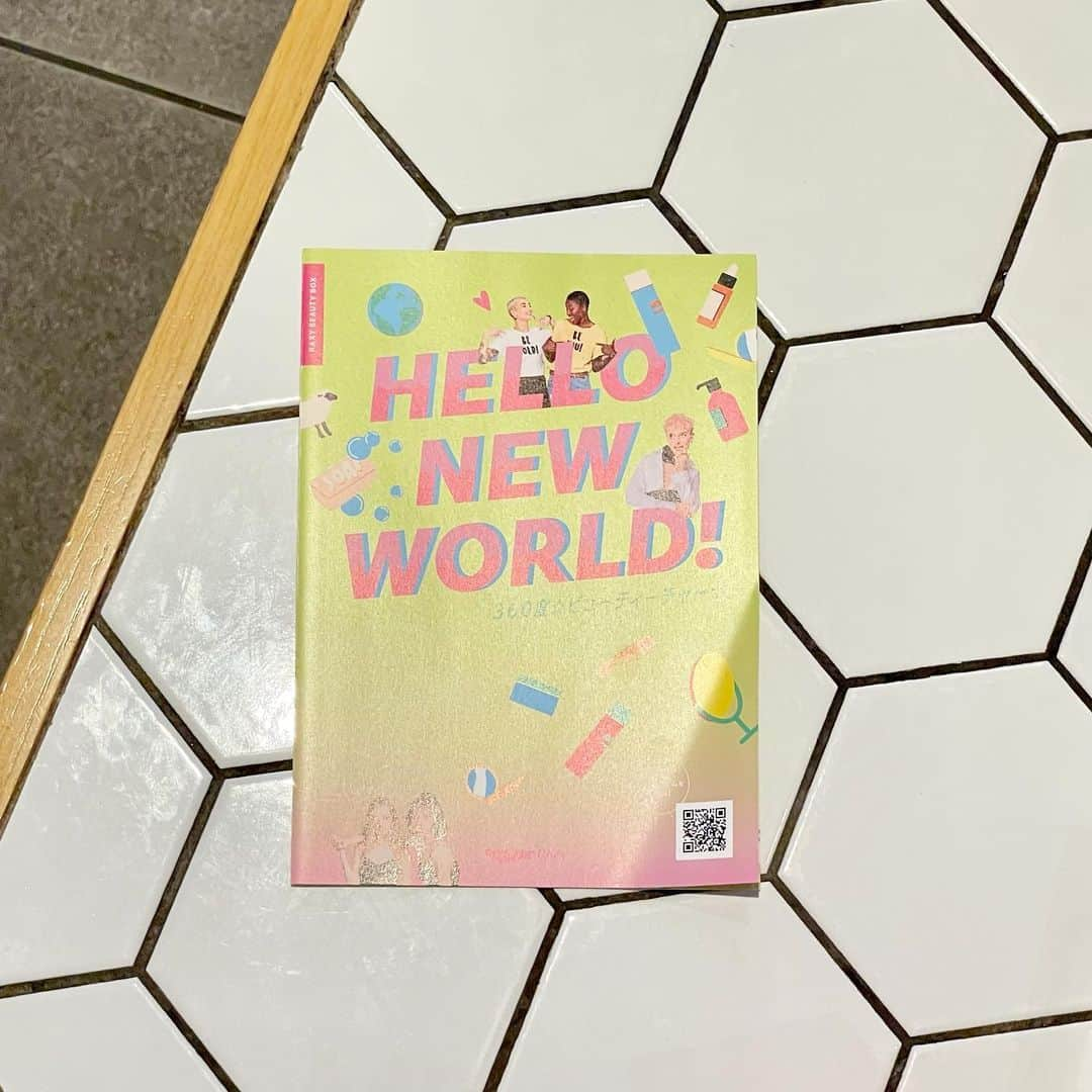 こままりえさんのインスタグラム写真 - (こままりえInstagram)「RAXY 5月ボックスが届きました🤍 『HELLO NEW WORLD ! 〜360度☆ビューティーチャージ〜』 @raxybeautybox_jp   少し前に使っていた エティークのシャンプーバーが入っていて 改めて環境について考えるきっかけに🌐 再び出会えたのはご縁かなと思って さっそく子供たちと一緒に使い始めました✌️ 子供たちも学ぶことが多かったみたい♻️  ‥‥‥‥‥‥‥‥‥‥‥‥‥‥‥‥‥‥‥‥‥‥‥‥‥‥‥‥  ☑︎ ethique（エティーク） @ethiquejapan  ・シャンプーバー ピンカリシャス ・コンディショナーバー ザ・ガーディアン  ☑︎ MISSHA （ミシャ） @missha.beauty  ミシャmスキンコートジェル  ☑︎ adrys （アドライズ） @taisho_beauty  アクティブローションディープモイスト  ☑︎ IOPE（アイオペ） @iope_japan  グルタビタミンcトーニングアンプル  ☑︎ Bifesta（ビフェスタ） @bifesta_official_jp  クレンジングバーム ディープクリア  ‥‥‥‥‥‥‥‥‥‥‥‥‥‥‥‥‥‥‥‥‥‥‥‥‥‥‥‥  今月も満足度の高いボックスでした😊  #RAXY #RAXY5月 #RAXY公式アンバサダー #サブスク #サブスクリプション #サブスクリプションサービス #コスメのサブスク #コスメの定期便 #raxybeautybox #raxystyle_item #楽天RAXY #RAXYビューティーボックス #シャンプーバー #コンディショナーバー #ethique #エティーク #MISSHA #ミシャ #adrys #アドライズ #IOPE #アイオペ #Bifesta #ビフェスタ」5月21日 22時28分 - komamarie