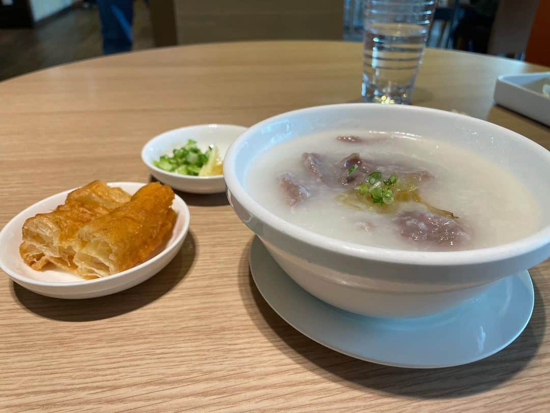 アグネス・チャンのインスタグラム：「Soul food. Congee and fried dough.」