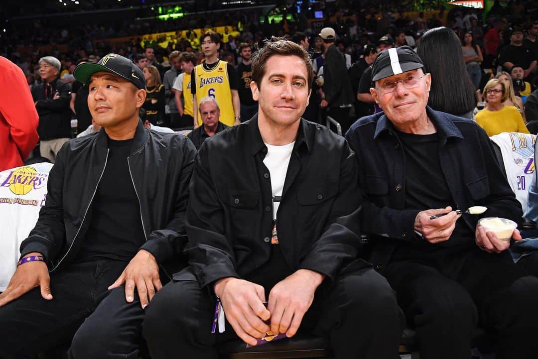 Just Jaredさんのインスタグラム写真 - (Just JaredInstagram)「Stars like Robert Pattinson, Jake Gyllenhaal and Adele attended the Lakers vs. Nuggets NBA game over the weekend. Tap this picture in the LINK IN BIO to see who else was courtside! #RobertPattinson #JakeGyllenhaal #Adele Photos: Getty」5月21日 22時32分 - justjared