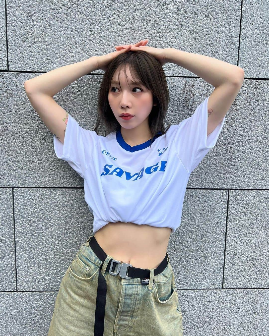 古川優香のインスタグラム：「左になんかあるらしい 今日どうしてもこの靴履きたくて自分の足より2cmでかいサグワくんの借りた😂 Kep1erのライブたのしかった😭🩷🩷🩷🩷🩷🩷」