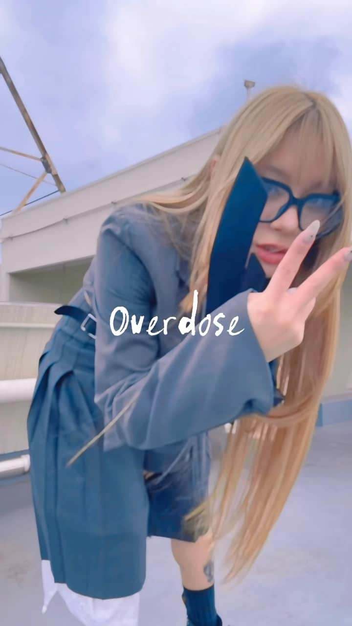 仲万美（Bambi Naka）のインスタグラム：「Overdose  適当に踊ってみた  " Listen to your body and let it do the rest "  #overdose #なとり #ado」