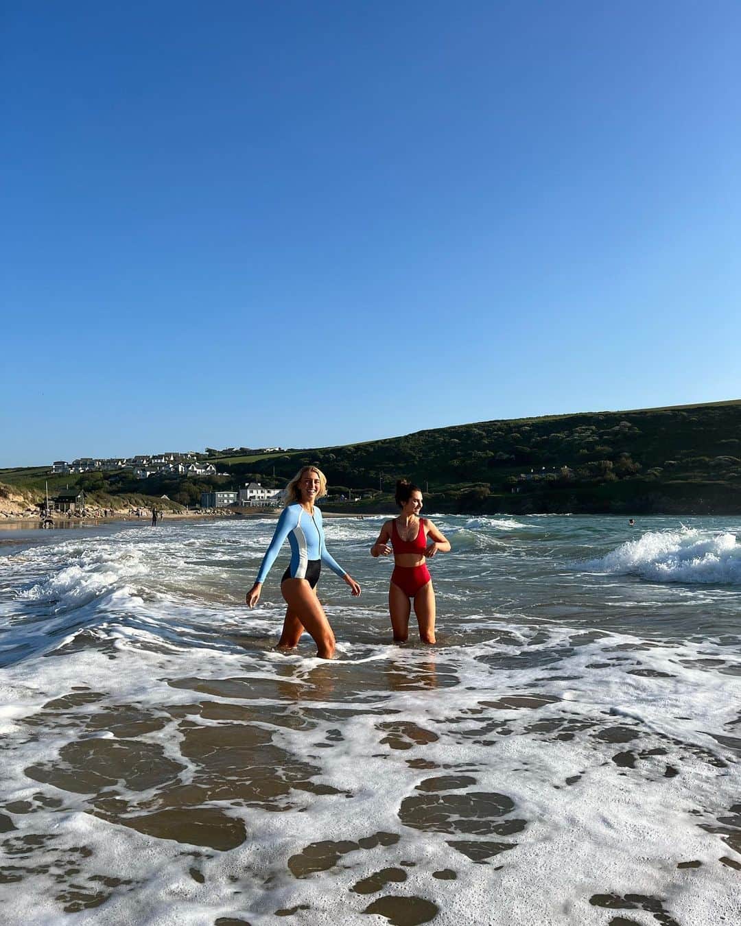 Zanna Van Dijkさんのインスタグラム写真 - (Zanna Van DijkInstagram)「Cornwall moments 🌊✨  The sun finally came out this weekend and I can’t think of a better place to enjoy it than the Cornish coast! We hosted a @staywildswim pop up event at @bedruthanhotel with a lovely group of ladies, and shot some fresh swimwear pieces which are launching next week! Can you spot them? 👀   Head over to @staywildswim to see more of what we got up to ♥️ #staywildswim #cornwall #cornwallcoast」5月21日 22時39分 - zannavandijk