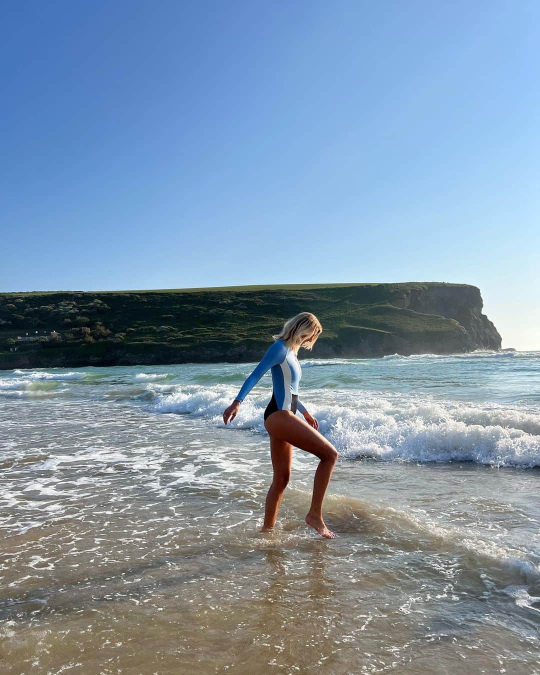 Zanna Van Dijkさんのインスタグラム写真 - (Zanna Van DijkInstagram)「Cornwall moments 🌊✨  The sun finally came out this weekend and I can’t think of a better place to enjoy it than the Cornish coast! We hosted a @staywildswim pop up event at @bedruthanhotel with a lovely group of ladies, and shot some fresh swimwear pieces which are launching next week! Can you spot them? 👀   Head over to @staywildswim to see more of what we got up to ♥️ #staywildswim #cornwall #cornwallcoast」5月21日 22時39分 - zannavandijk