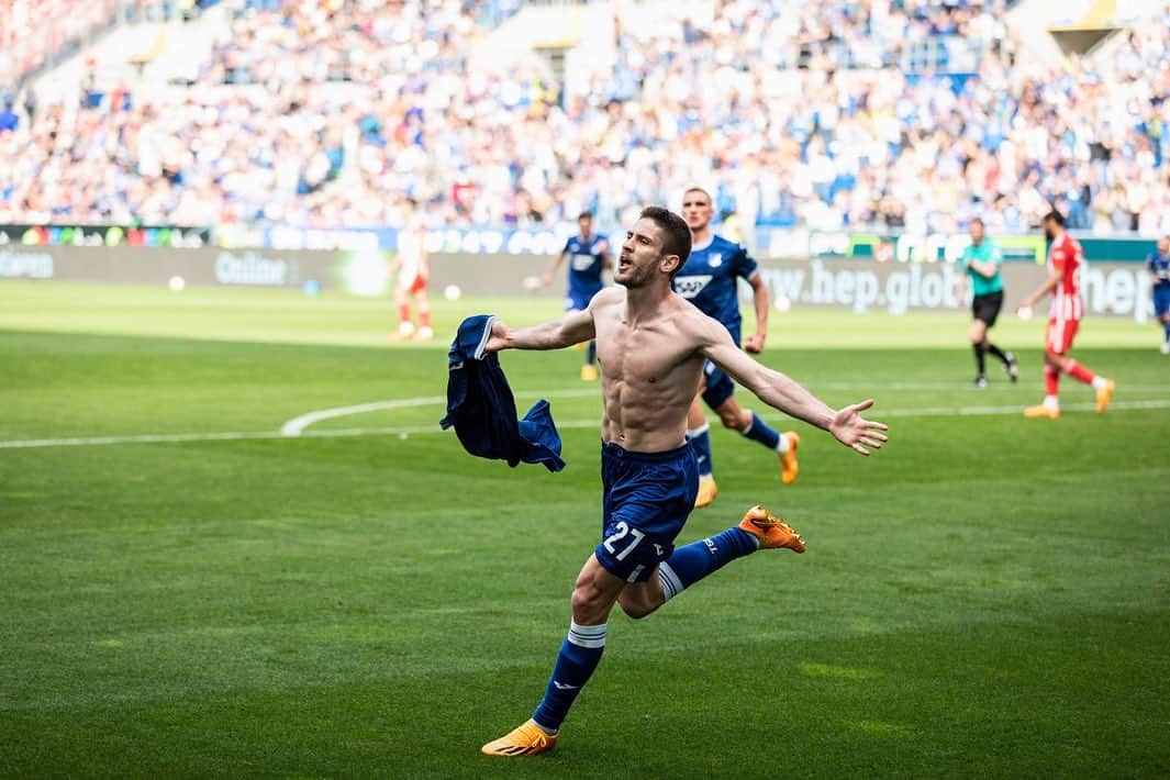 アンドレイ・クラマリッチのインスタグラム：「Emotions in football • Priceless 💯⚽️🔥」