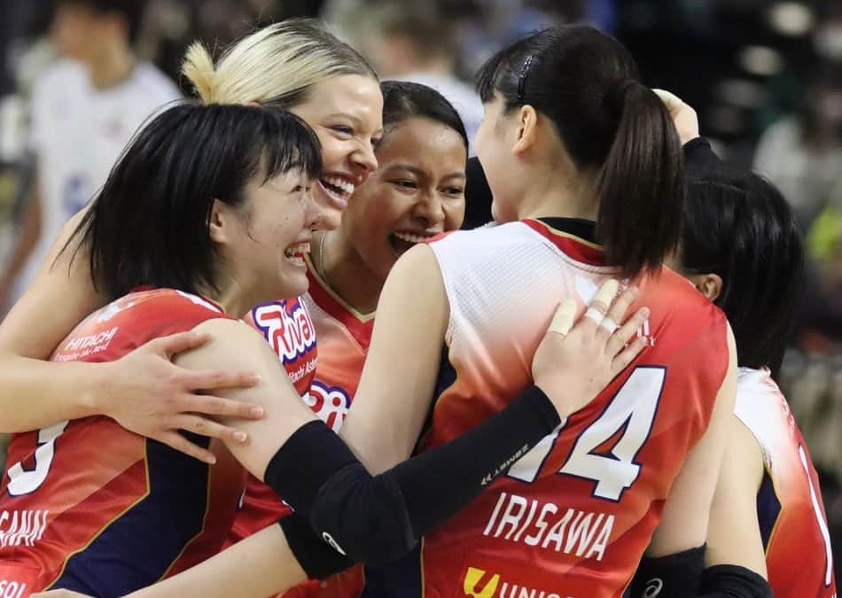 入澤まいさんのインスタグラム写真 - (入澤まいInstagram)「🐰🏐 . 遅くなりましたが、、 2022-23シーズンが終了しました。 良い時もそうでない時も たくさんの応援ありがとうございました🌟 途中から声出しOKとなり、 より応援してくださる皆さんを感じることができ、 たくさん背中を押され支えていただきました🦒 . 前を向いて後悔のないように頑張っていきたいと思います！！！ これからも日立Astemoリヴァーレの応援を よろしくお願いします🐰🫶🏻 . そして麻子さん。 たくさんのことを教えていただきました。 麻子さんと過ごした時間は私にとって大切な財産です。 本当にありがとうございました！！ 大好きです。 . いつも素敵な写真をありがとうございます🫰🏻 投稿に使わせていただきました🧚🏻‍♀️ . #日立Astemoリヴァーレ🐰 #2022_23シーズン終了 #ありがとうございました🤝🏻」5月21日 22時41分 - mai_irisawa_0602