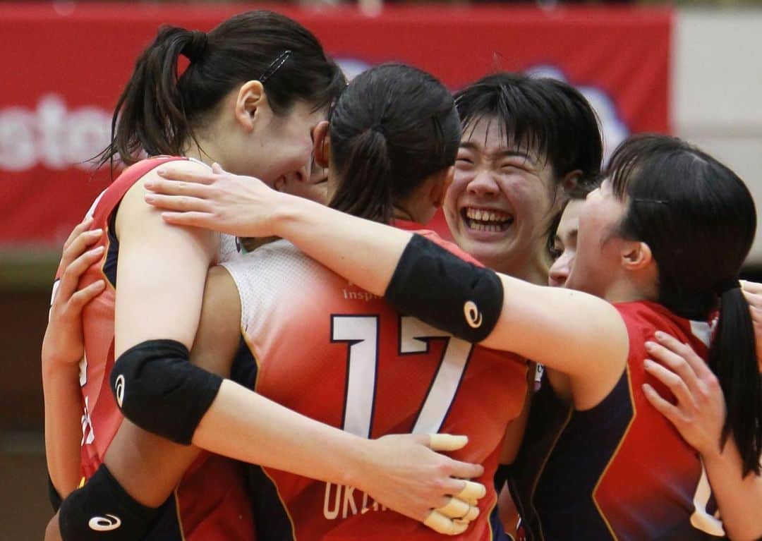 入澤まいさんのインスタグラム写真 - (入澤まいInstagram)「🐰🏐 . 遅くなりましたが、、 2022-23シーズンが終了しました。 良い時もそうでない時も たくさんの応援ありがとうございました🌟 途中から声出しOKとなり、 より応援してくださる皆さんを感じることができ、 たくさん背中を押され支えていただきました🦒 . 前を向いて後悔のないように頑張っていきたいと思います！！！ これからも日立Astemoリヴァーレの応援を よろしくお願いします🐰🫶🏻 . そして麻子さん。 たくさんのことを教えていただきました。 麻子さんと過ごした時間は私にとって大切な財産です。 本当にありがとうございました！！ 大好きです。 . いつも素敵な写真をありがとうございます🫰🏻 投稿に使わせていただきました🧚🏻‍♀️ . #日立Astemoリヴァーレ🐰 #2022_23シーズン終了 #ありがとうございました🤝🏻」5月21日 22時41分 - mai_irisawa_0602