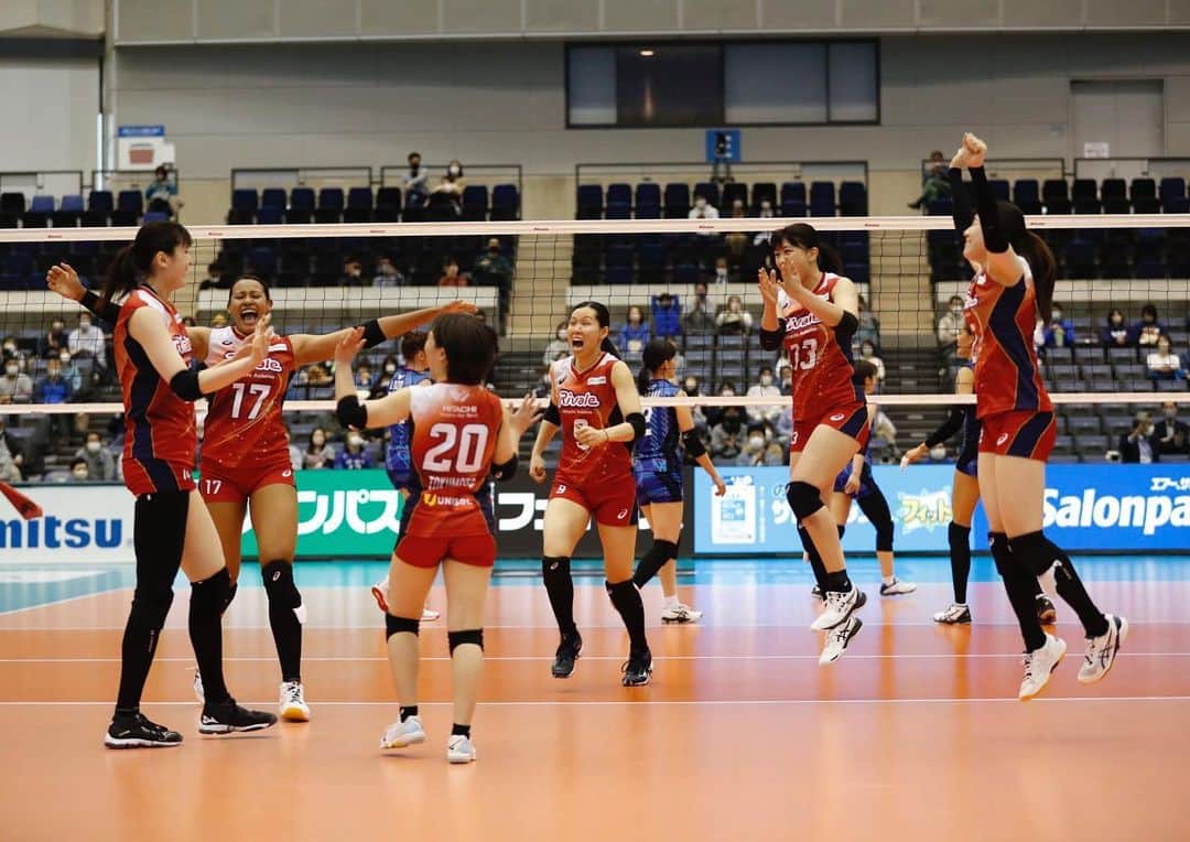 入澤まいさんのインスタグラム写真 - (入澤まいInstagram)「🐰🏐 . 遅くなりましたが、、 2022-23シーズンが終了しました。 良い時もそうでない時も たくさんの応援ありがとうございました🌟 途中から声出しOKとなり、 より応援してくださる皆さんを感じることができ、 たくさん背中を押され支えていただきました🦒 . 前を向いて後悔のないように頑張っていきたいと思います！！！ これからも日立Astemoリヴァーレの応援を よろしくお願いします🐰🫶🏻 . そして麻子さん。 たくさんのことを教えていただきました。 麻子さんと過ごした時間は私にとって大切な財産です。 本当にありがとうございました！！ 大好きです。 . いつも素敵な写真をありがとうございます🫰🏻 投稿に使わせていただきました🧚🏻‍♀️ . #日立Astemoリヴァーレ🐰 #2022_23シーズン終了 #ありがとうございました🤝🏻」5月21日 22時41分 - mai_irisawa_0602