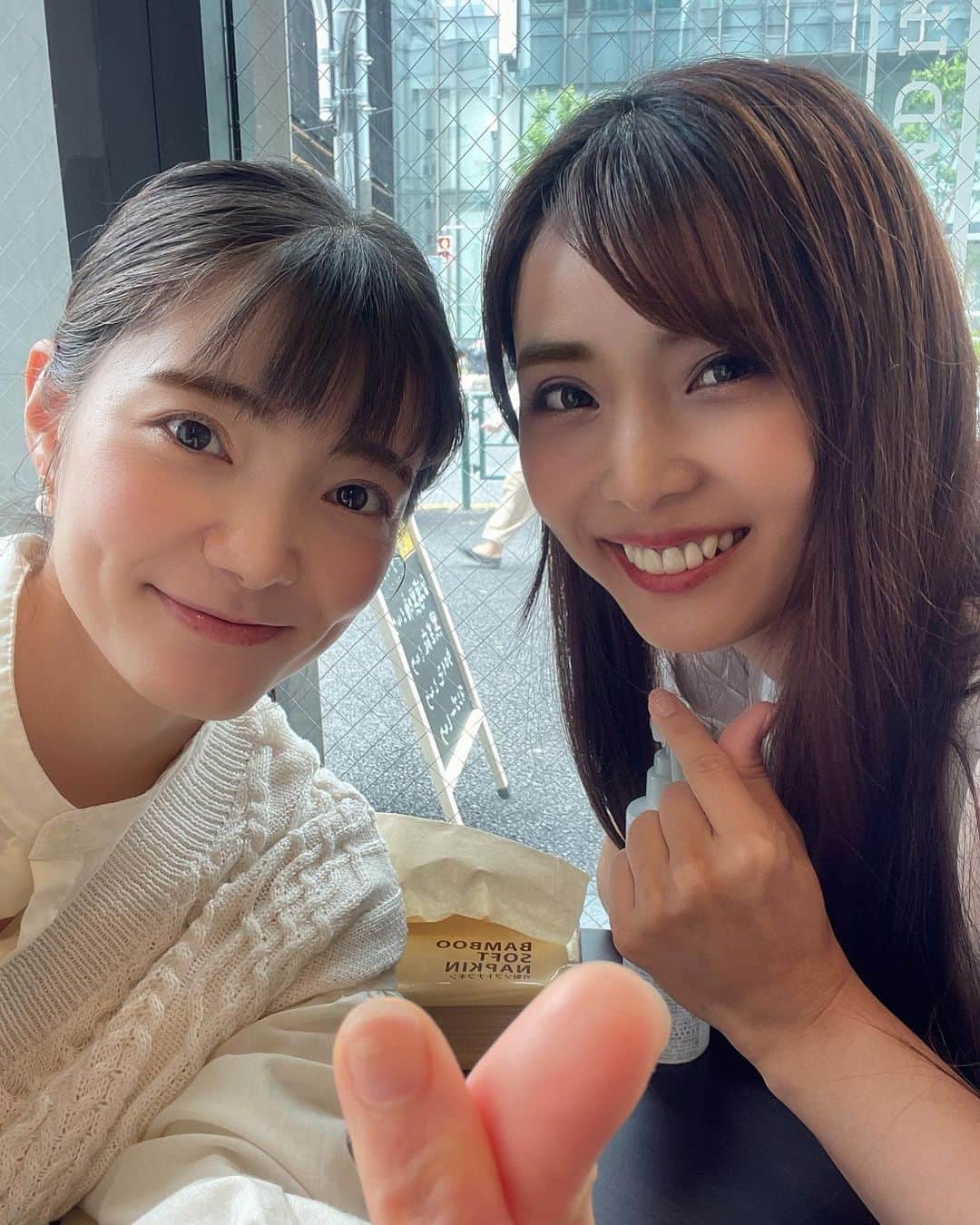 加藤雅美さんのインスタグラム写真 - (加藤雅美Instagram)「. 先日、SDN48の仲良し💖 きっちゃん(@megu813 )に お誘いいただきタピ活してきました🤗🧋❤️ . 新宿にある 生タピオカ専門店celeb縁味 @celeb_enmi  . 私は黒糖ミルク✖️タピオカ という王道にしたのですが、 タピオカがもっちもちでとっても 美味しかったです🥹❤️ . エッグタルトもサクサクで 美味しかった〜🥧💖 . ドリンクの味もトッピングも豊富で 色んな組み合わせを試してみたいなと思いました💕 . ソファー席もあって居心地良かったです☺️✨ . photo by @megu813 💖 きっちゃん、いつもありがとう🥰 . #celeb縁味新宿店 #celeb縁味 #生タピオカ専門店  #生タピオカ #タピオカ #タピオカ専門店  #タピ活 #カフェ活 #都内カフェ  #カフェ巡り  #新宿 #新宿カフェ #新宿グルメ #タピオカミルクティー  #新宿御苑前 #新宿三丁目 #カフェ #都内カフェ #都内カフェ巡り  #穴場カフェ #エッグタルト #東京ママ #cafe #tokyo #japan #shinjyuku #me #SDN48 #friends #今吉めぐみ #加藤雅美」5月21日 22時42分 - mamikato97