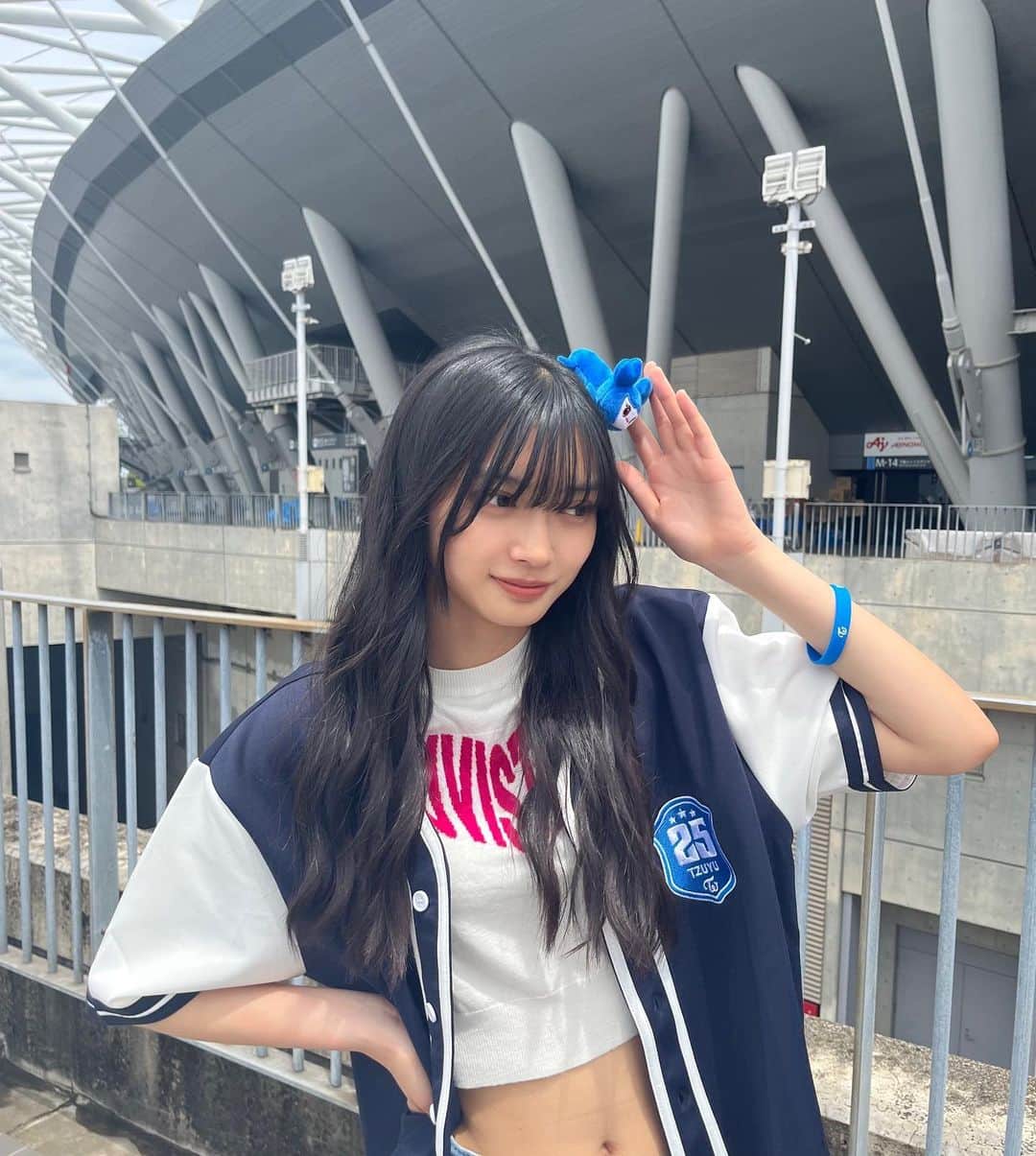 のインスタグラム：「・ TWICEのライブに行ってきました🎶  みんな可愛くて綺麗で素敵でした。 キラキラしてたーー楽しかったーー💖  また、行きたい^ ^   #TWICE  #味の素スタジアム」