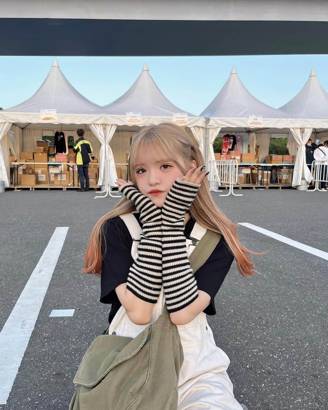 砂糖華さんのインスタグラム写真 - (砂糖華Instagram)「METROCK 2023 🎪🎶 ‪　　　　　‬ 楽しかった〜！🥰 ‪　　　　　‬ サークルとモッシュokでそれも見れたの楽しかったな👭🏻🎶 ‪　　　　　‬ 髪の毛染めたよー！！！毛先オレンジ🍊 @arna_gram  色味可愛すぎる、、🥹 ‪　　　　　‬ パリエクもしてもらったよ🎀 @_riekoo このまつ毛が最高すぎる♡♡ ‪　　　　　‬ ‪　　　　　‬ ‪　　　　　‬ #メトロック #metrock #フェスコーデ #春フェス #メトロック2023」5月21日 23時00分 - __162cm_