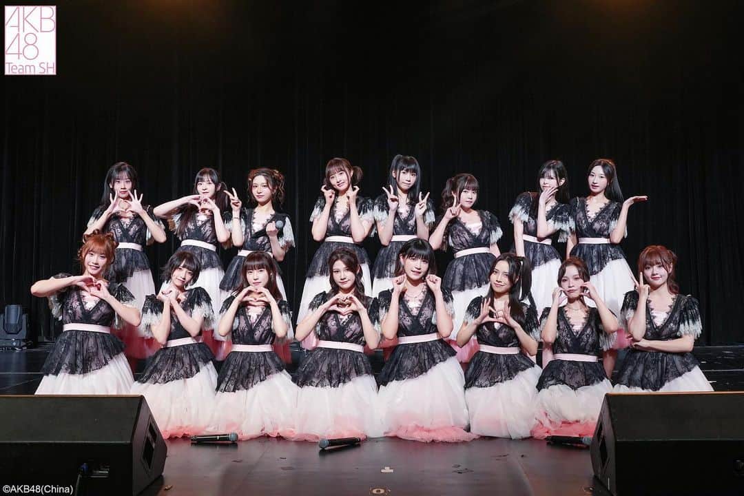 AKB48 Team SHのインスタグラム：「今日的#缩略图公演 #恋爱禁止条例公演 合照来啦！天气变化，大家都要保重身体呀！期待下次在剧场相见💗」