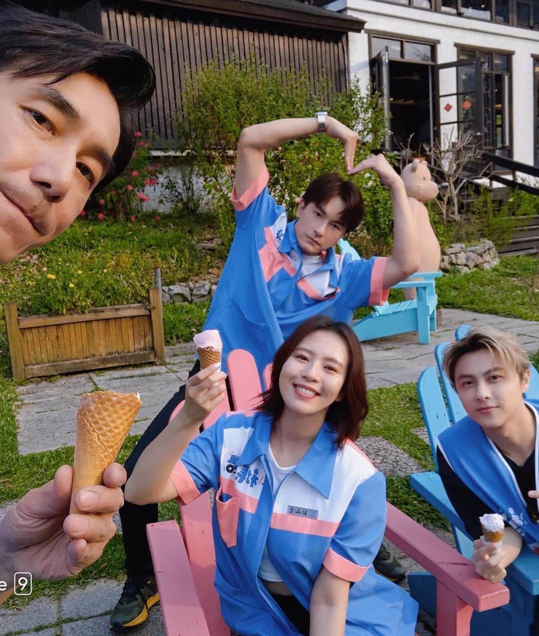 プリンス・チウさんのインスタグラム写真 - (プリンス・チウInstagram)「今年參加了許多實境節目 努力做好自己本份的工作 盡力將歡樂帶給觀眾 就是我最大的使命 因爲有這些節目 也認識了許多優秀的夥伴 謝謝大家的厚愛🙏 希望你們看得開心❤️ 再次感謝 @ebcgomyway 的邀請 工讀生之旅圓滿完成 謝謝各位社長 和特派 讓我有個愉快難忘的旅程🎉 @esther88  @joseph820619  @leeleezen  @sandrine.pinna」5月21日 22時56分 - prince_pstar