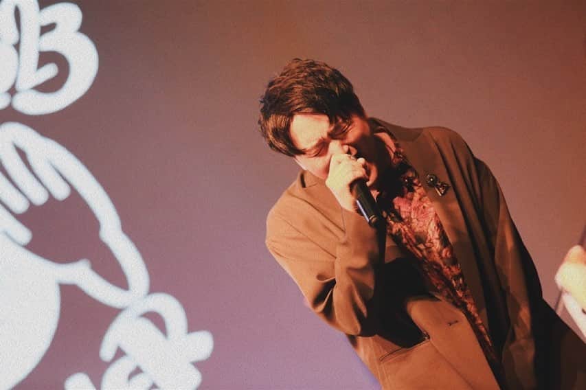 工藤秀平のインスタグラム：「【余韻】 報告します。 昨日の余韻がまったく抜けません。  2023.5.20 K.K. LIVE TOUR 『POP TRAVELER』 横浜公演  photo by @maminait   #kudokimu」