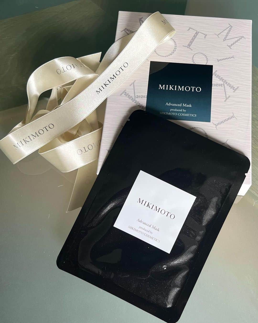 和央ようかさんのインスタグラム写真 - (和央ようかInstagram)「Good morning from NYC🍎  Self care day ❤️ By @official_mikimoto Advanced Musk   NYC での土曜日の朝…ハワイを出発して以来、初めて？朝にゆとりが…🙏 なので、ゆっくりとセルフケア👍 この、ミキモトのアドバンスドマスクは1週間集中して使うと効果が更に増すらしい… 1週間…毎日…時間あるか…いや、時間は作るものだよね、 最近あまりに無精だから🙄 お年頃だから、ちょっとは頑張らないとだね🙄😝  #takakoworldstylin🌎 #takakonystylin🍎 #lifestyle #nylife #mikimoto #mikimotocosmetics #ミキモト#ミキモトコスメティックス #アドバンスドマスク#yokawao#和央ようか」5月21日 23時03分 - yokawao0215