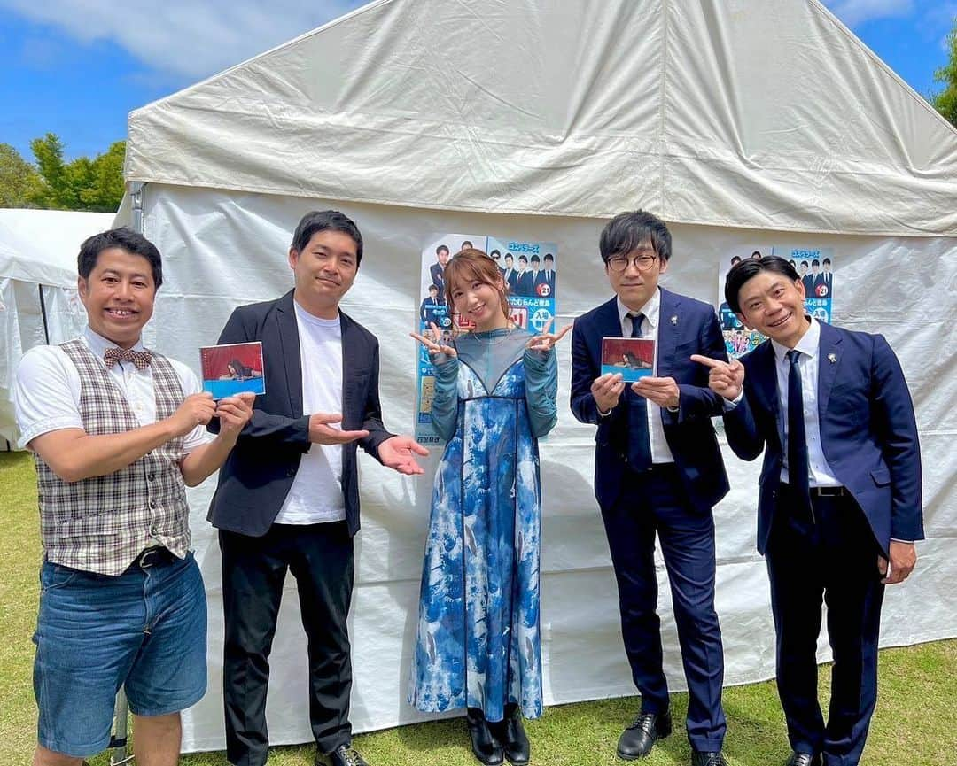 上野優華のインスタグラム：「#四国放送まつり 2日間ありがとうございました！！！ 沢山出演させていただき、本当に楽しかった！！！！👏👏  1日目でご一緒させていただいた #ウエストランド さん #キュウ さんと📸  またあすたむらんど徳島で歌いたーい！！！  #あすたむらんど #あすたむらんど徳島 #ありがとうございました #野外ライブ #徳島 #すだち大使 #四国放送」