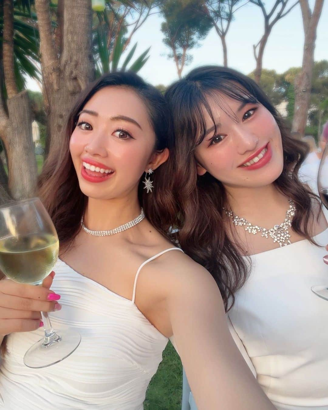 駄原杏里沙のインスタグラム：「・ 出会いはインスタ プロのヘアメイクさんしていて 20代代表みふゆちゃん🧡 仕事仲間であり家族💕 初めての旅行一緒に行けて 幸せすぎた〜✈️ ・ ・  来年はエジプト🇪🇬で乾杯🥂 ・ ・ #spain#spain🇪🇸#mulberry  #マルベーリャ#スペイン#スペイン旅行 #コース料理#パーティー#海外旅行  #女子旅#フリーランス#フリーランス女子  #幸せバトン#仕事を楽しむ#仕事女子  #人生楽しんだもの勝ち #タビジョ」