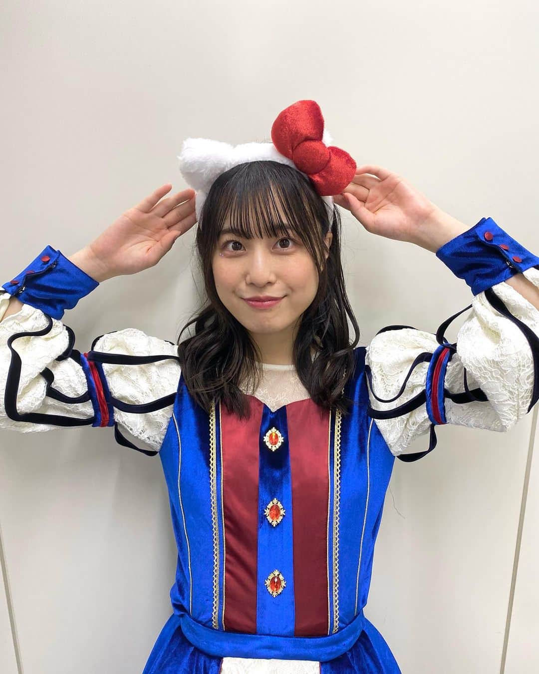 茜空のインスタグラム：「・ サンリオライブありがとうございました。🎀 最後の写真はメイクさんが思うハローキティポーズだそうです。はーと  #サンリオピューロランド #ハローキティ #ukka #茜空」