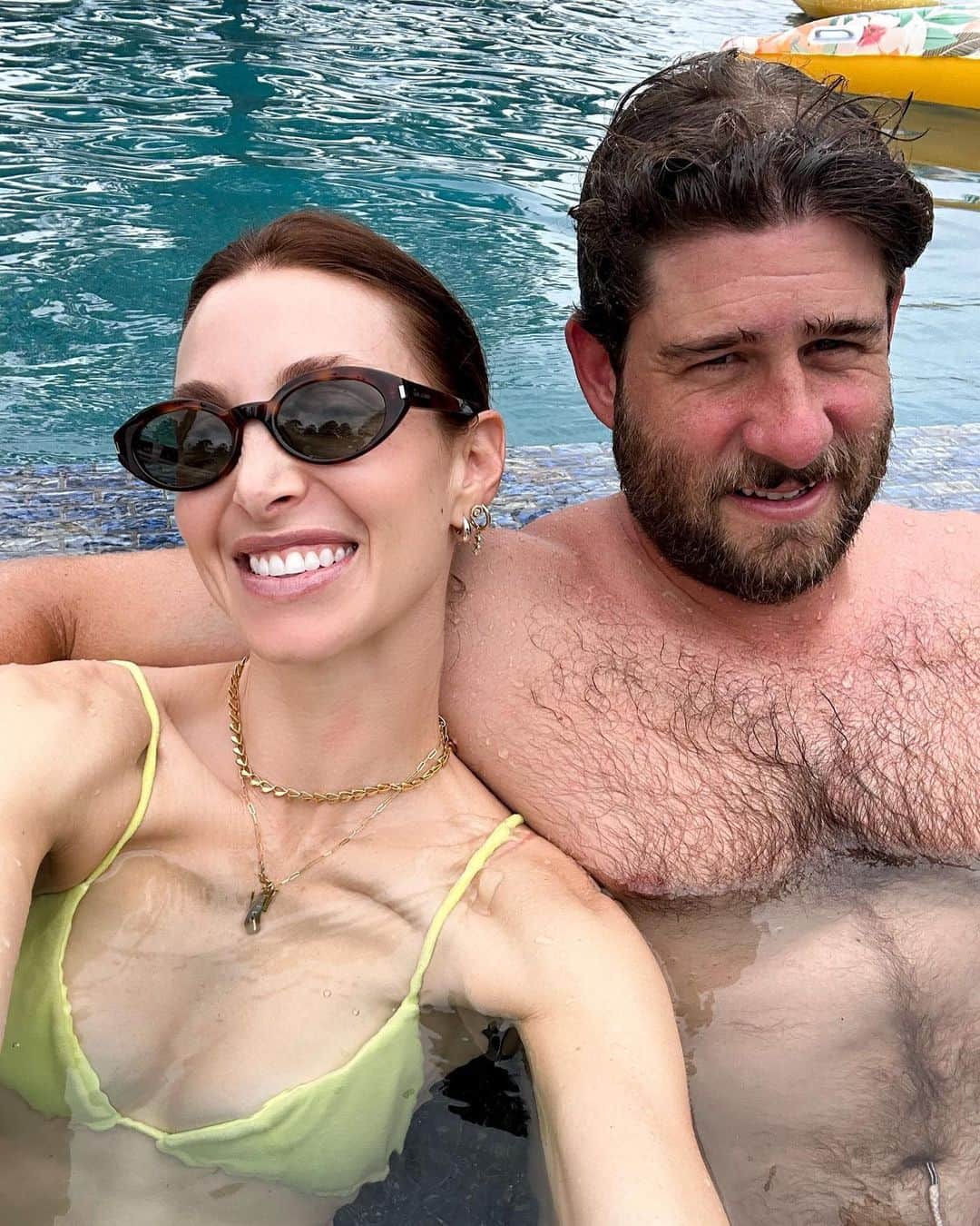 ホイットニー・ポートさんのインスタグラム写真 - (ホイットニー・ポートInstagram)「We’ve had multiple training sessions for how to smile in a picture and it’s not working. Help?!?」5月21日 23時22分 - whitneyeveport